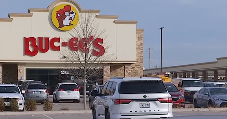 Baby Girl Born in a Missouri Buc-ee’s Parking Lot After Parents Can't Make it to the Hospital in Time