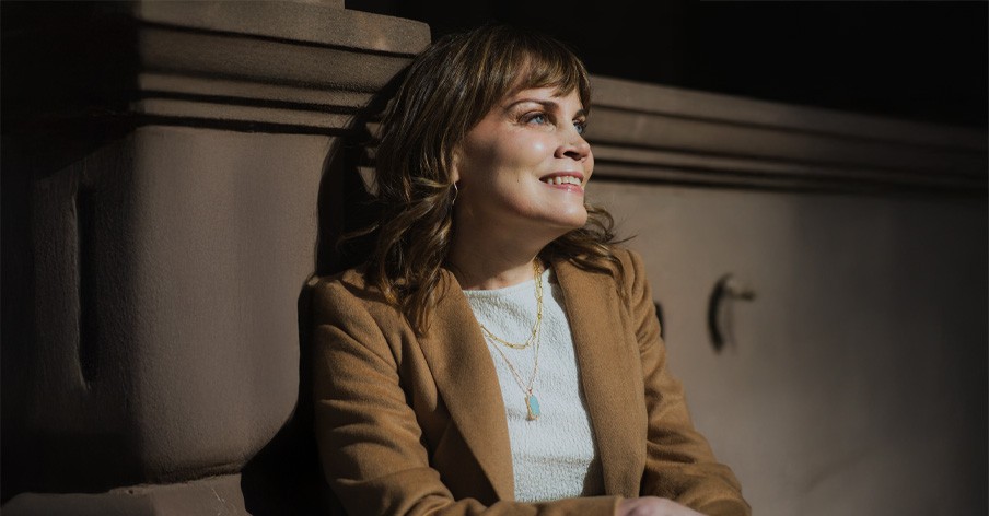 Ginny Owens Announces New EP 'Different King of Water' Releasing February 20