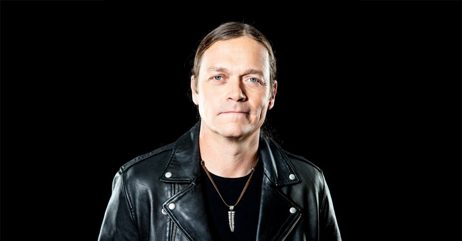 3 Doors Down Vocalist Brad Arnold Dies at 47 After Battle with Cancer