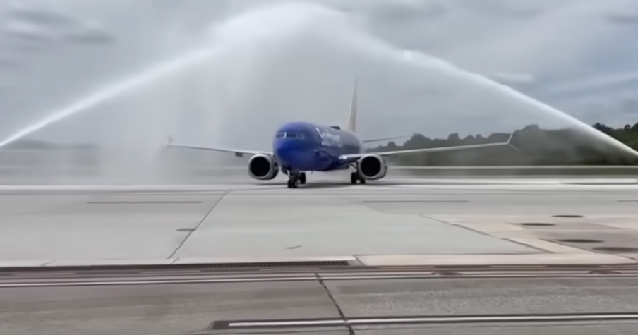 Pilot’s Final Flight Was Canceled, Then a Rival Airline Gave Him the Goodbye He Deserved