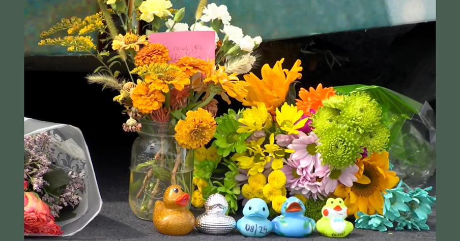 Truck Drivers Look Back on the Kindness That Made Dolly Parton So Beloved