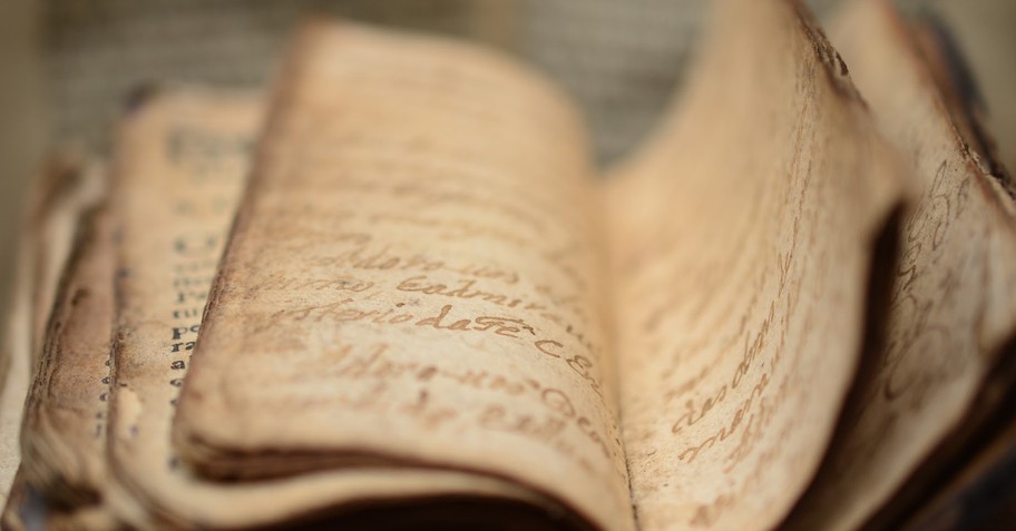 Ancient documents, Professor arrested for stealing and selling ancient fragments