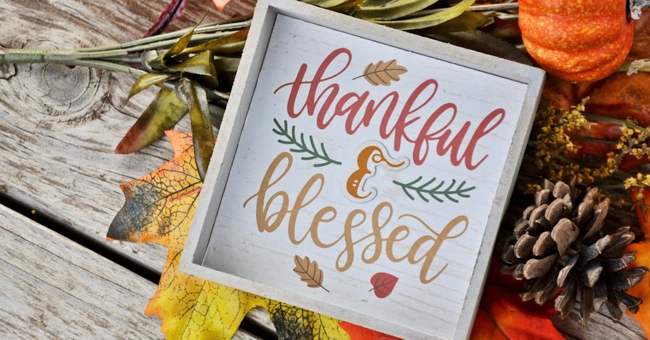 Artsy sign that says thankful and blessed