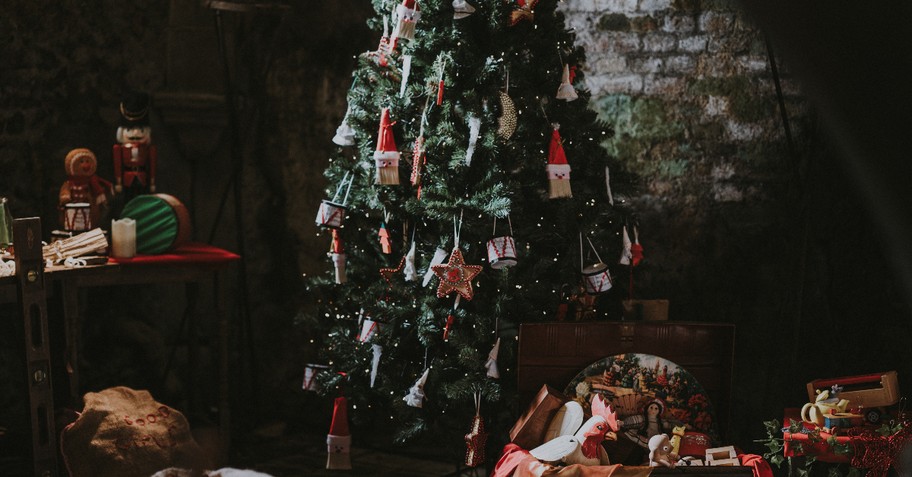 christmas tree decorated; origin of the christmas tree