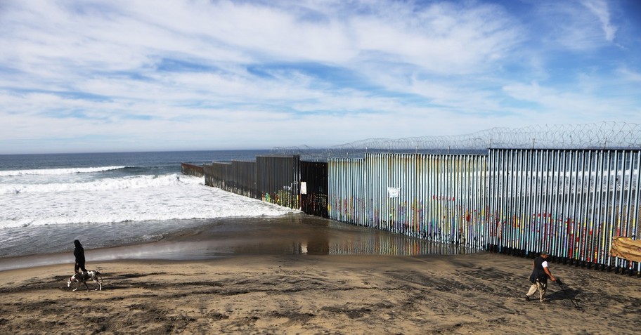the U.S.-Mexico border, Judge orders Biden to reinstate the remain in Mexico policy