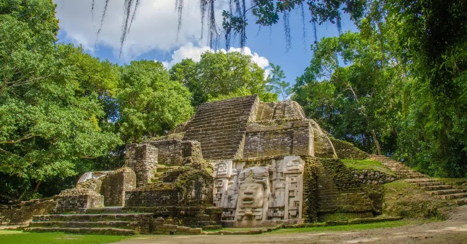 Mayan ruins