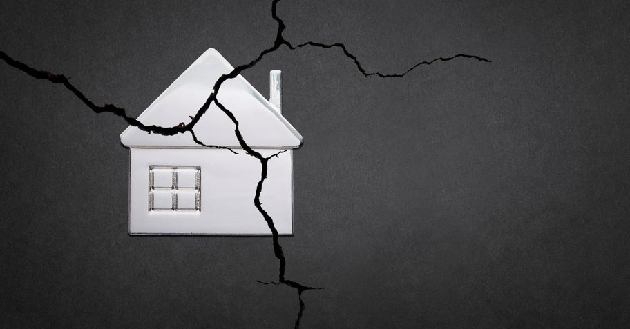 Illustration of a house with all cracks across it