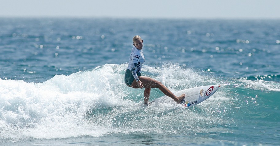 Bethany Hamilton surfing