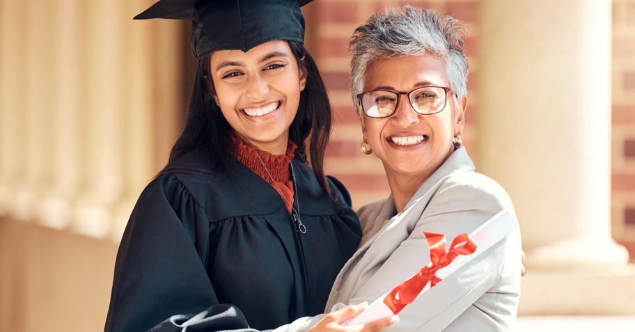 college graduate hugging mother, prayer for graduate