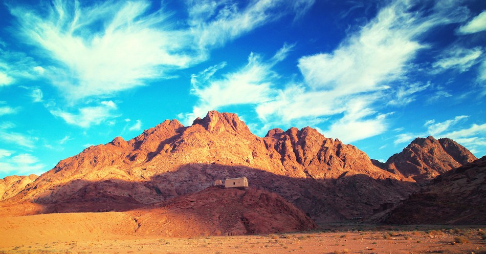 Why Is Mount Sinai Such an Important Biblical Landmark?