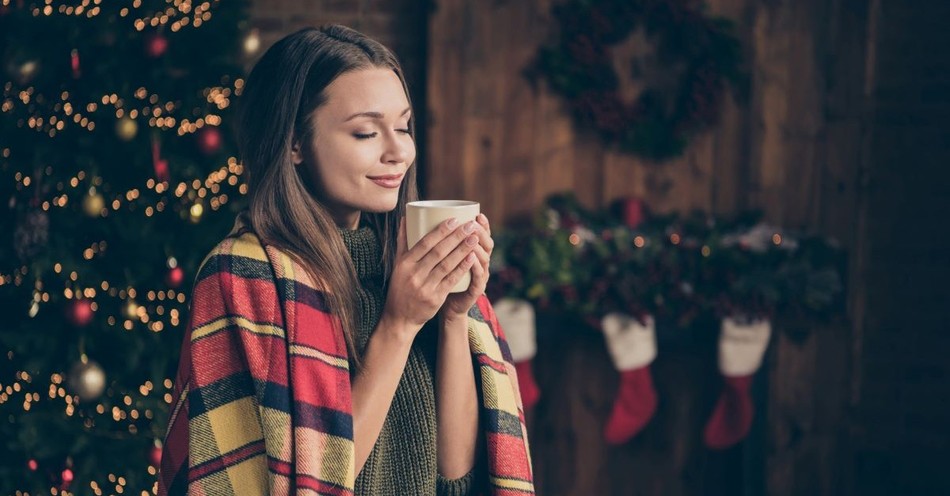 25 Prayer Prompts for a Heart Posture of Joy This Christmas