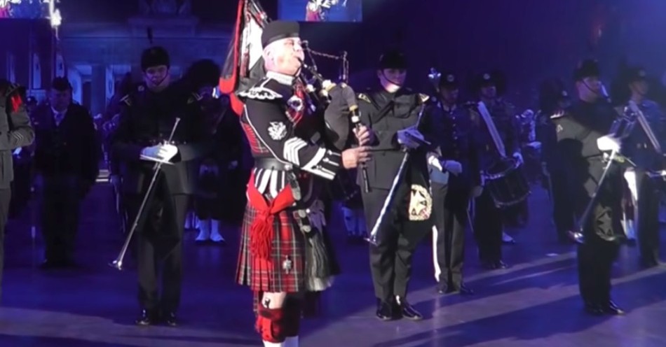 Incredible Performance of 'Amazing Grace' with More than 200 Bagpipes