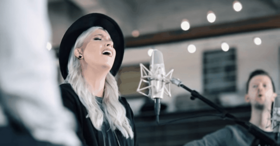 Intimate Acoustic Performance of "Set Me Ablaze" by Jesus Culture