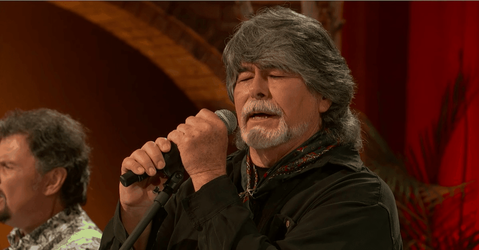 ‘The Old Rugged Cross’ – Beautiful Live Performance from Alabama