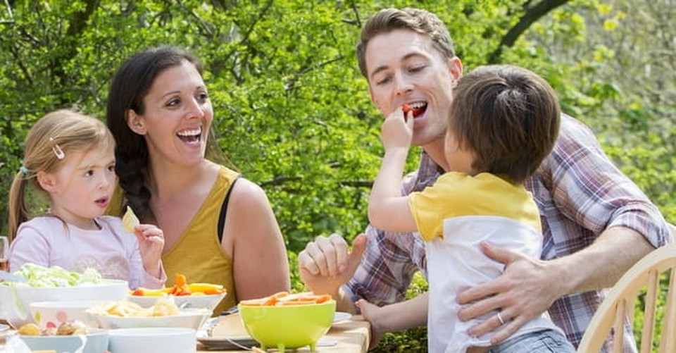 Why is it Important for People to Eat Together?