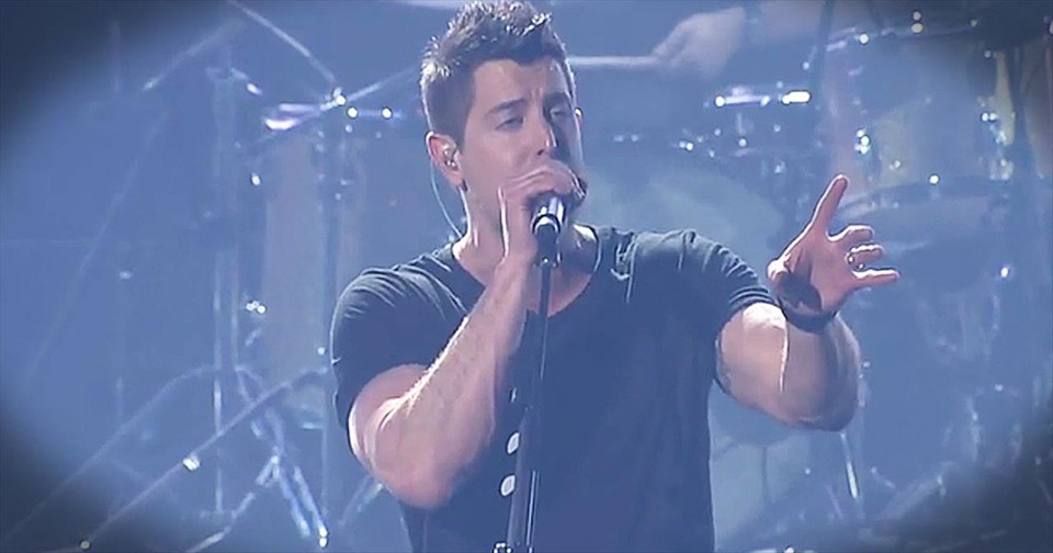 'He Knows' - Passionate Live Performance From Jeremy Camp
