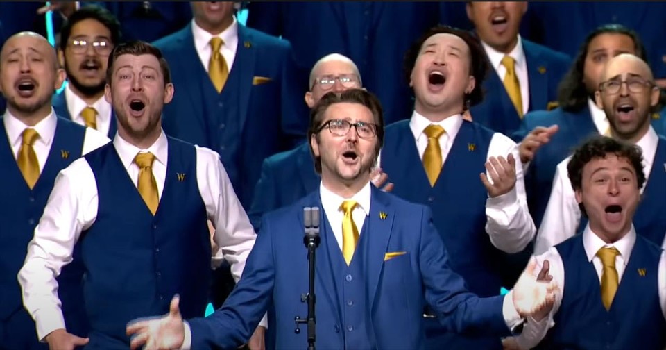 Massive Choir Wows with A Cappella Rendition of Chicago Classics ...