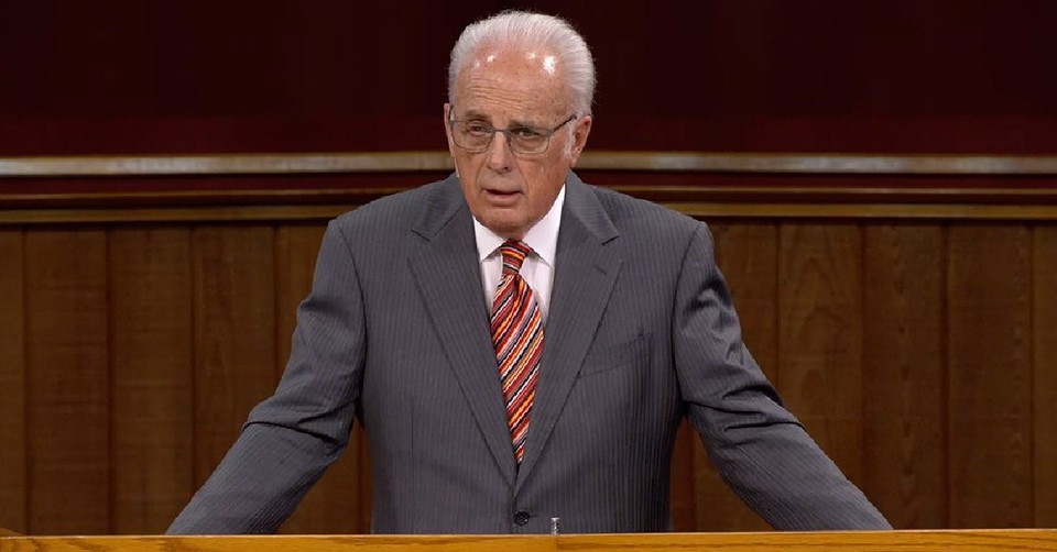 Pastor John MacArthur Addresses Steve Lawson Scandal, Says ‘I Pray for Him Almost Every Night’