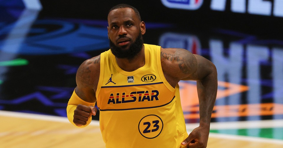 LeBron James Says NBA Ballboy’s ‘Jesus Loves You’ Message Moved Him