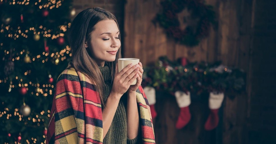 25 Prayer Prompts for a Heart Posture of Joy This Christmas