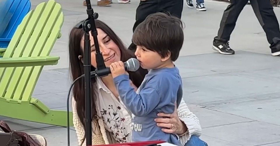 3-Year-Old's Heartwarming 'Hallelujah' Rendition