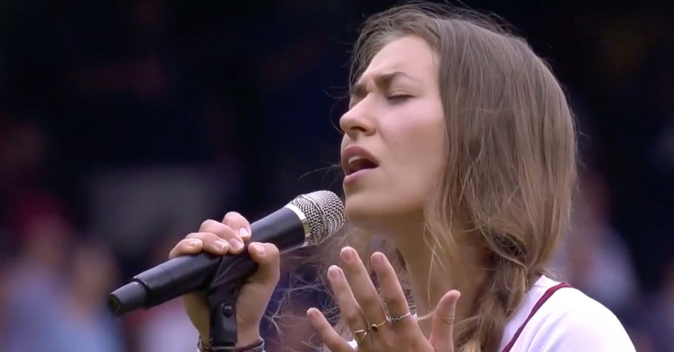 Lauren Daigle Sings 'God Bless America'