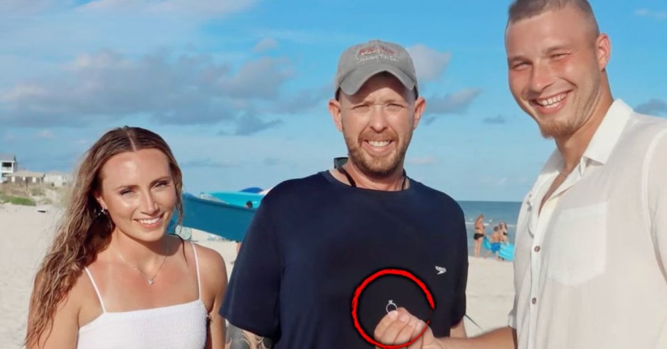 Stranger Saves the Day after Woman Loses Engagement Ring in the Ocean