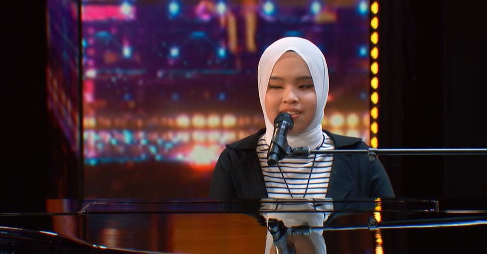 17-Year-Old Blind Musician Earns Golden Buzzer after Simon Asks for 2nd Song