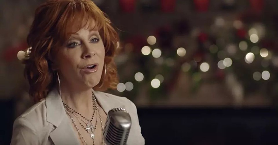 Reba McEntire Sets the Christmas Mood with 'I'll Be Home for Christmas'