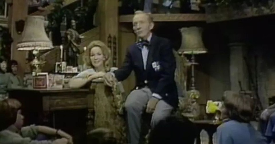 Classic Clip of Bing Crosby and Wife, Kathryn, Singing 'Winter Wonderland'