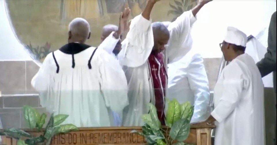 Denzel Washington Is Baptized and Enters the Ministry, ‘To God Be the Glory,’ He Says