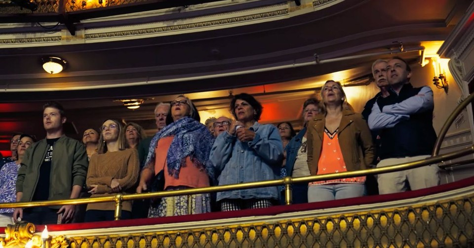 Huge Choir's Chilling Rendition of 'Hallelujah'