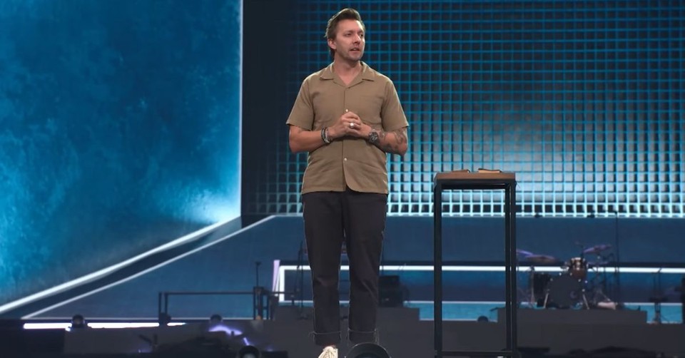 2025 Passion Speaker Levi Lusko Challenges Audience to Reject the World’s Empty Promises