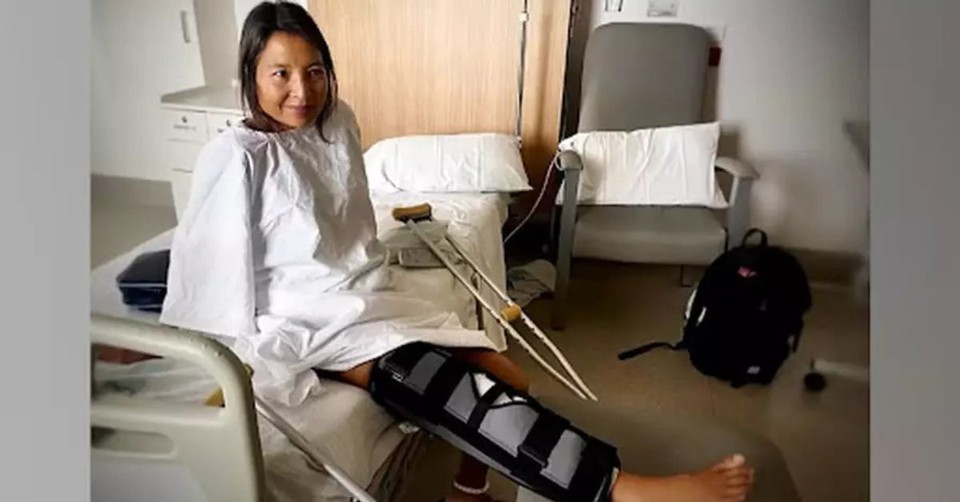 Brave Man Jumps into Water to Save Woman after She Was Attacked by Bull Shark