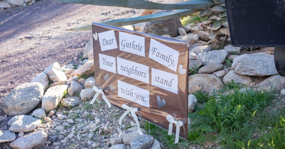 Sheriff Believes Savannah Guthrie’s Mother Is Still Alive as Ransom Note Is Investigated