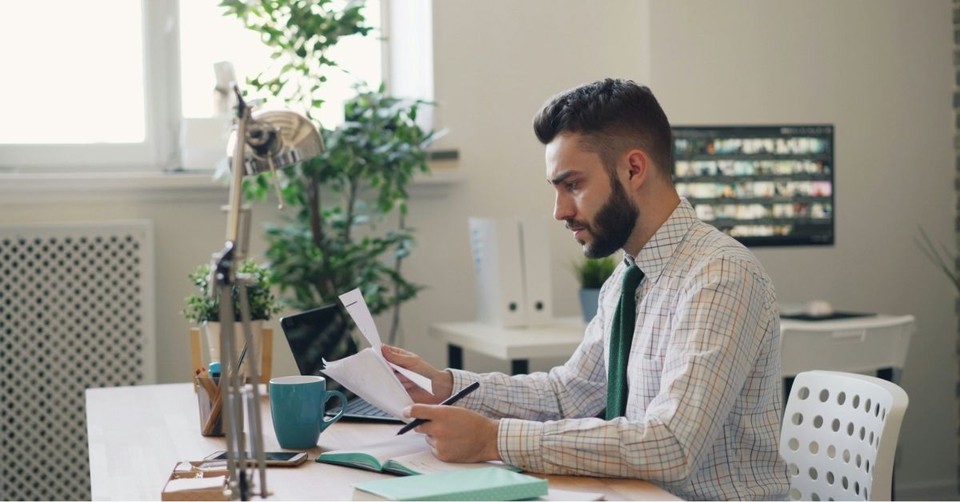 10 Sneaky Signs You May Be a People Pleaser