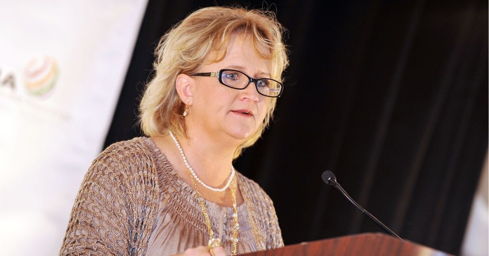 Chonda Pierce Describes Pastor Father’s Betrayal