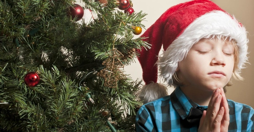 7 Ways Christmas Reminds Us to Bow at the Feet of Our King