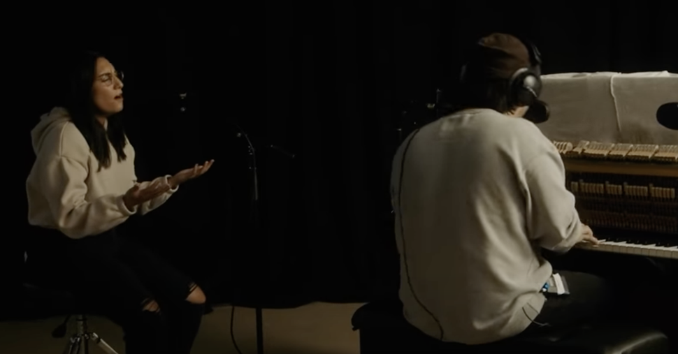 "On the Altar" UPPERROOM Acoustic Performance