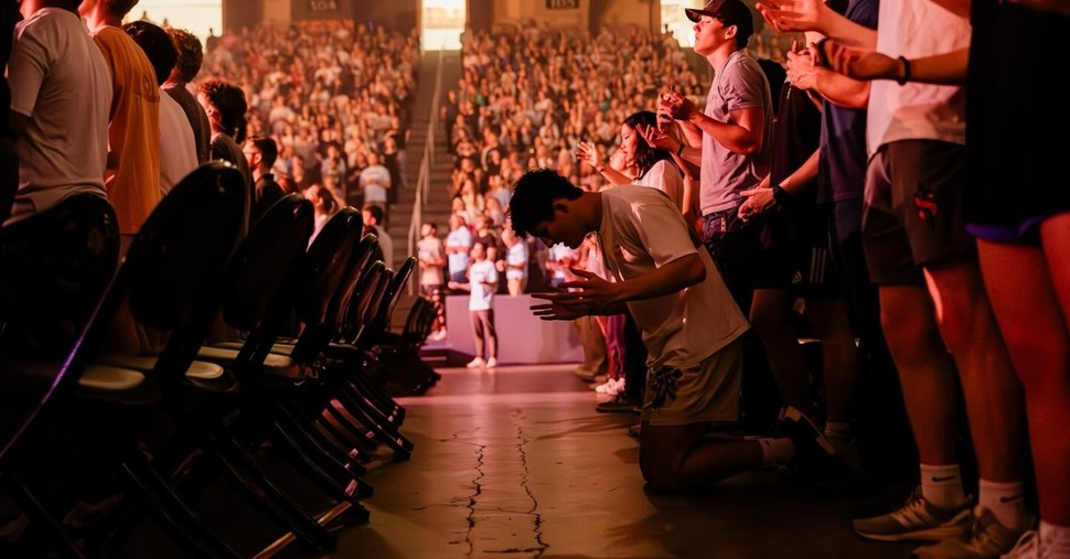 Hundreds of College Students Accept Christ at Tennessee: ‘God Is Doing Something’
