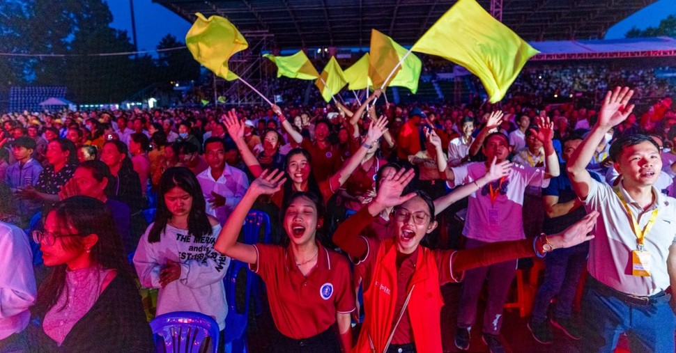 Franklin Graham Reaches 24,000 in Vietnam, 1,200 Accept Christ for First Time