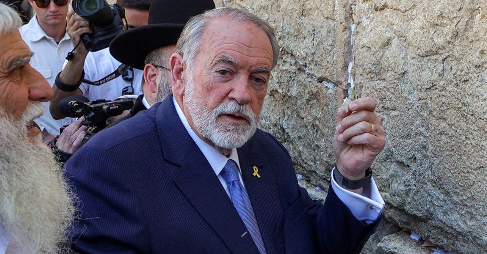 New Ambassador Mike Huckabee Delivers Trump's Prayer to Western Wall in Israel