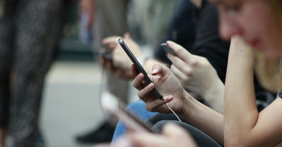 More States Ban Smartphones in Local Schools