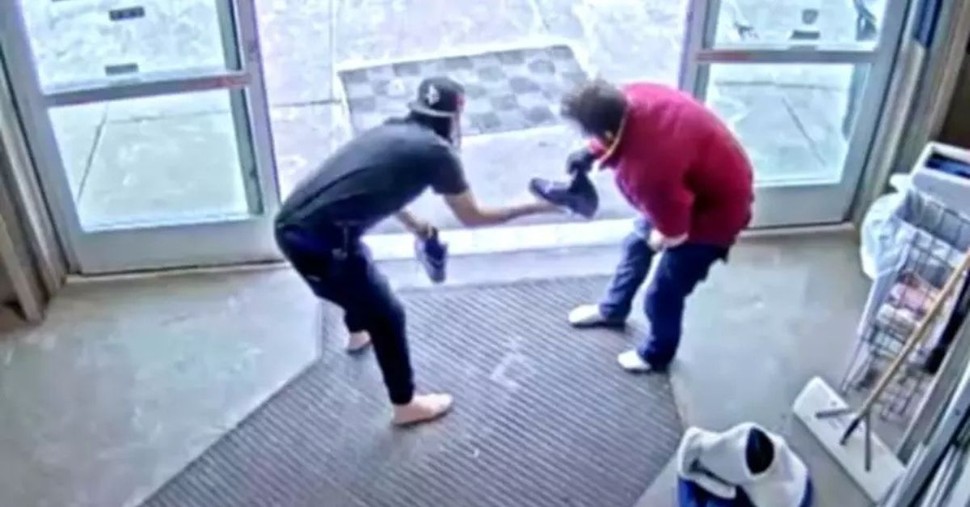 She Spotted a Man with No Shoes Putting Boxes on His Feet and Immediately Jumped into Action