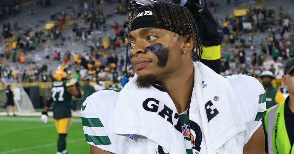 Jets’ Justin Fields Says Bible Has Become His Daily Guide Saying ‘I’m Low-Key Addicted’
