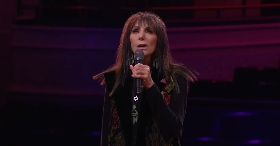 The Isaacs' Soul-Stirring ‘King of Glory’ Performance