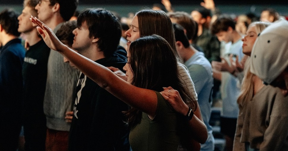 5,500 College Students Lift the Name of Jesus in Cincinnati Arena: a ‘Glimpse’ of Heaven