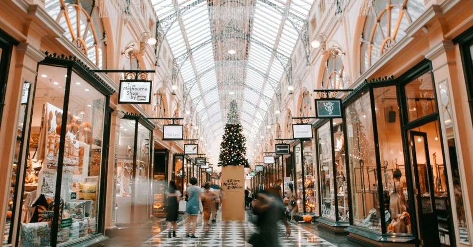 Navigate Holiday Spending in a Way That Honors the Lord 