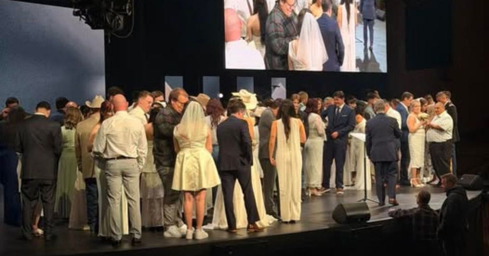 52 Couples Marry After Texas Pastor Urges Cohabiting Partners to ‘Put a Ring on It’