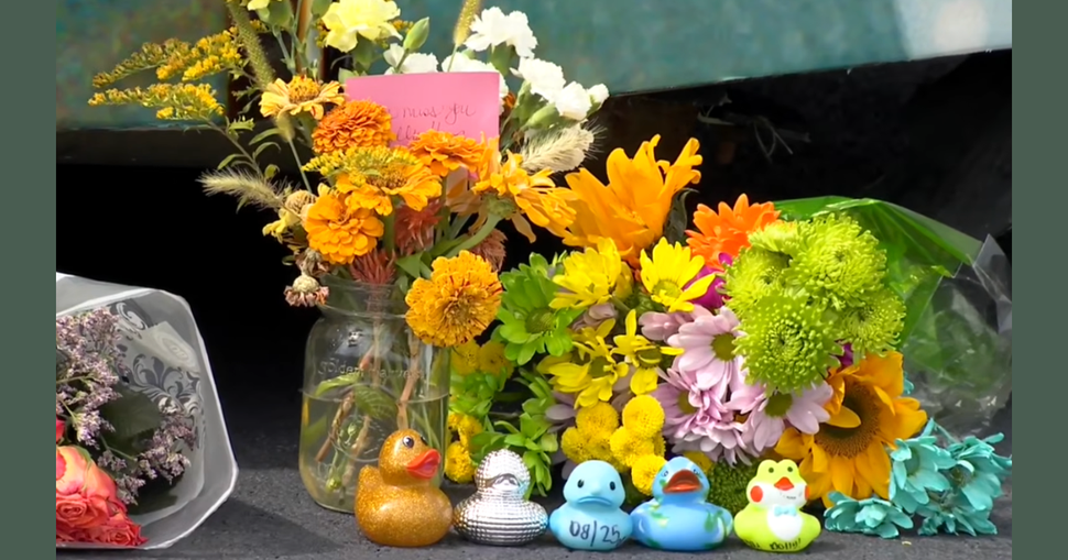 Truck Drivers Look Back on the Kindness That Made Dolly Parton So Beloved 